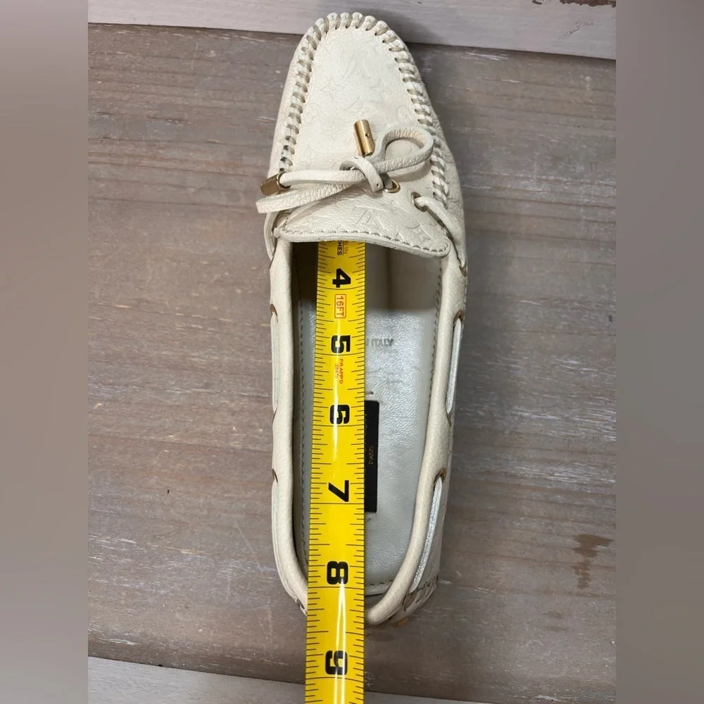 Auth Louis Vuitton Cream Monogram Embossed Leather Gloria Loafers Size 35 US 4.5